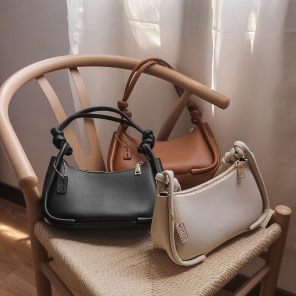 Yui Baguette in Black - Image 7