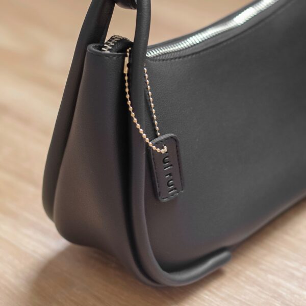 Yui Baguette in Black - Image 4