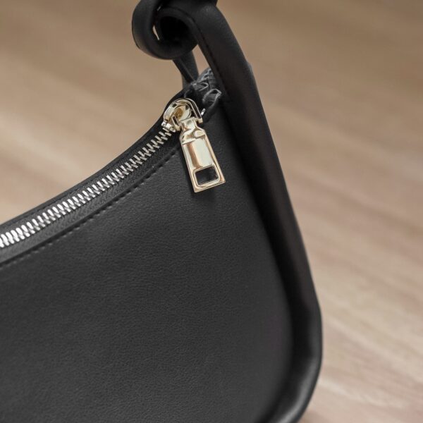 Yui Baguette in Black - Image 5